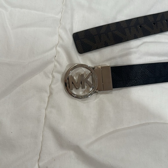 Michael Kors reversible belt - Picture 2 of 3